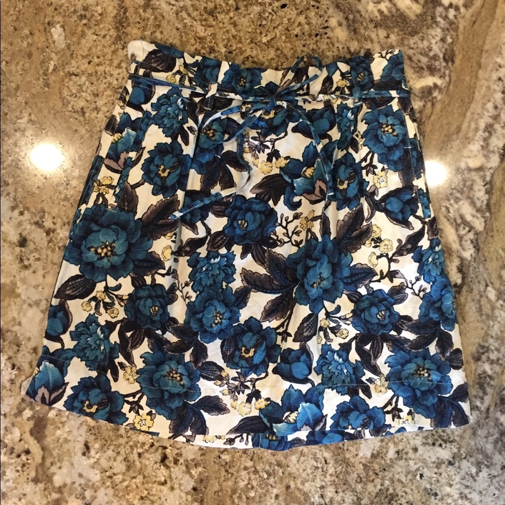 NWOT: LOFT XXS Floral Skirt